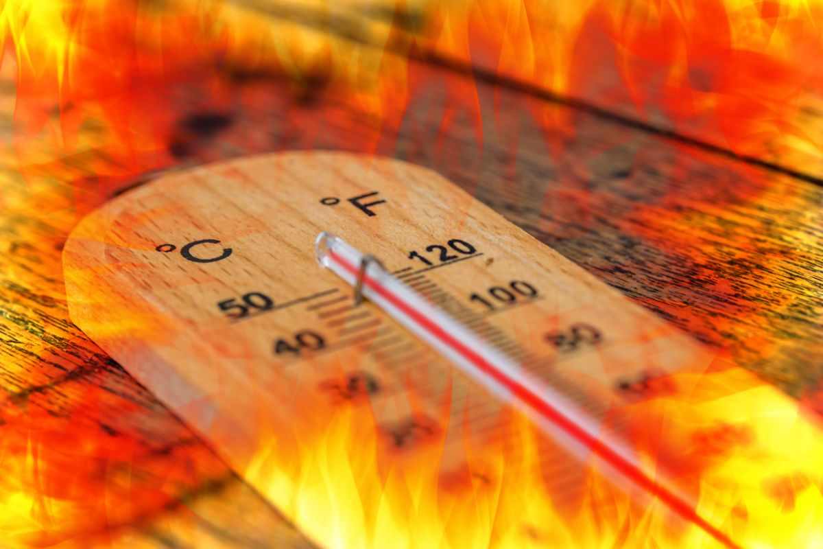 termometro con fiamme intorno