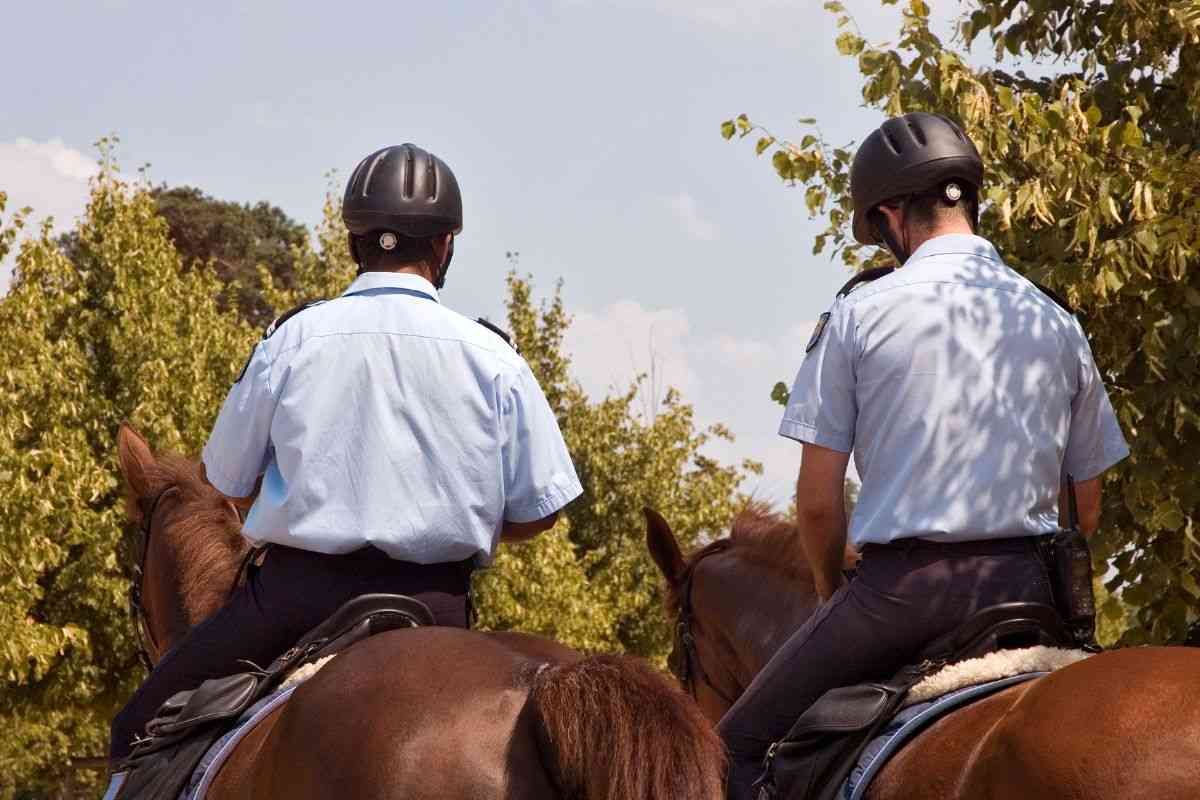 Controlli urbani a cavallo