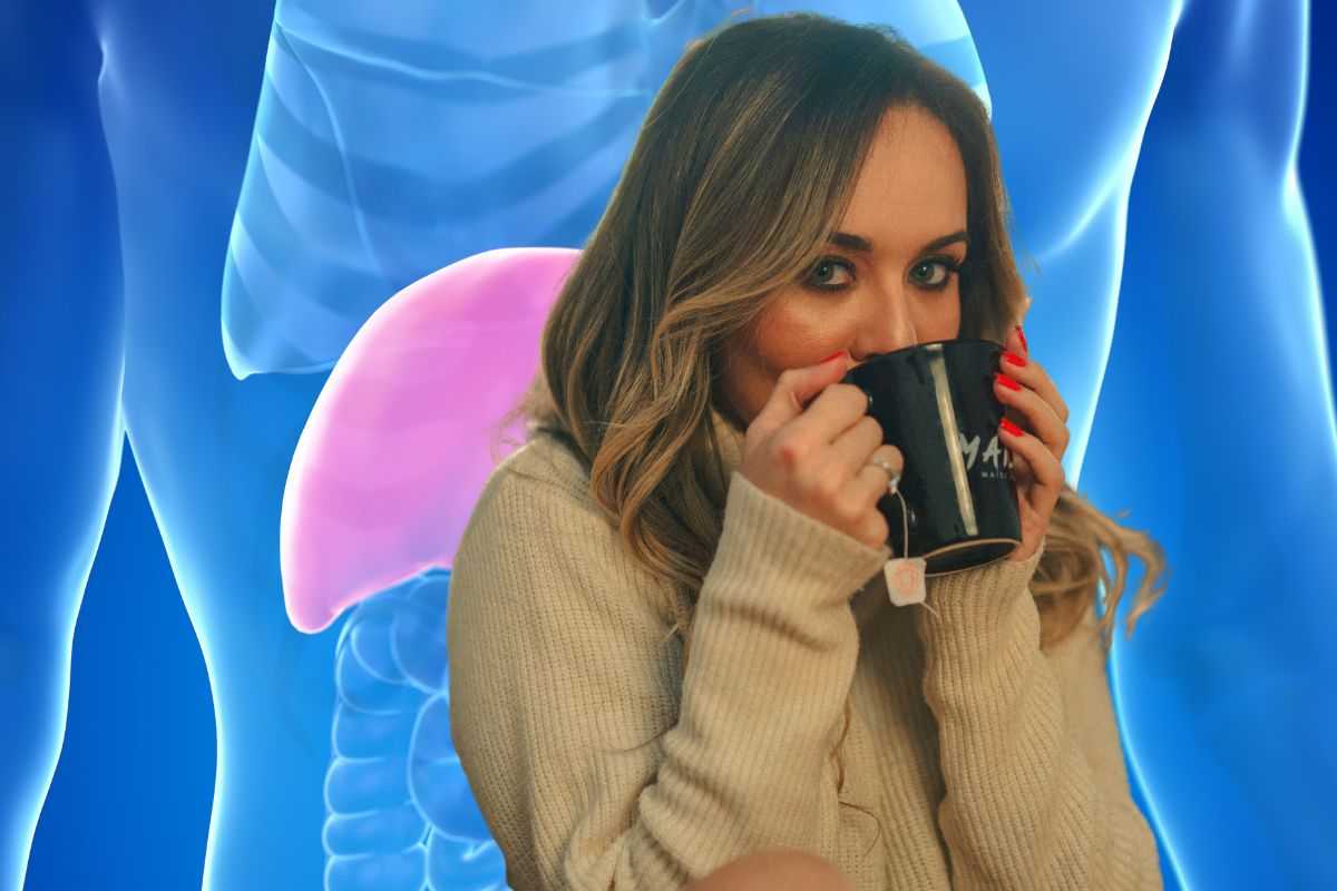 Ragazza beve una tisana