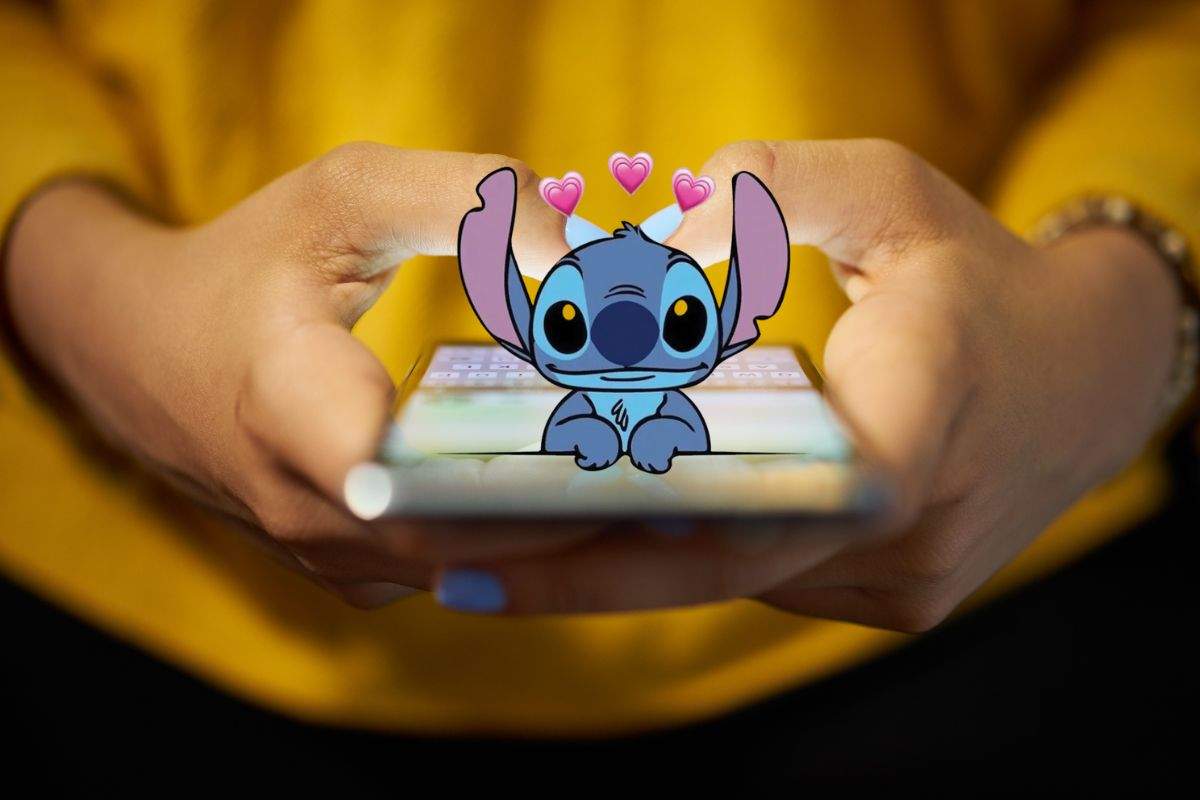 Stitch appare dallo smartphone