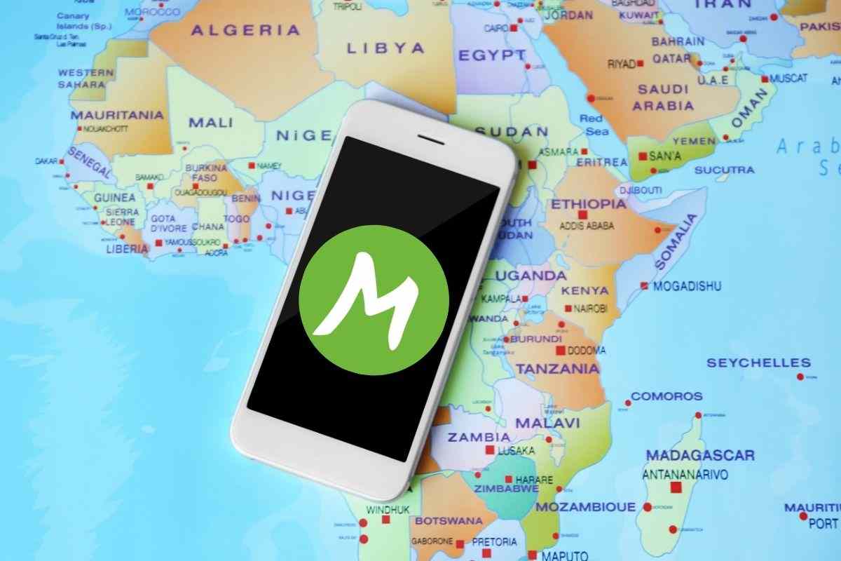 mappa, smartphone e logo di mapy.com