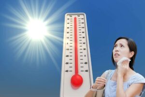 alte temperature e donna che ha caldo