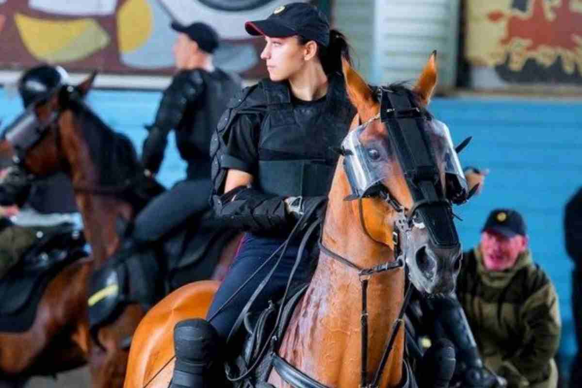 vigili a cavallo milano