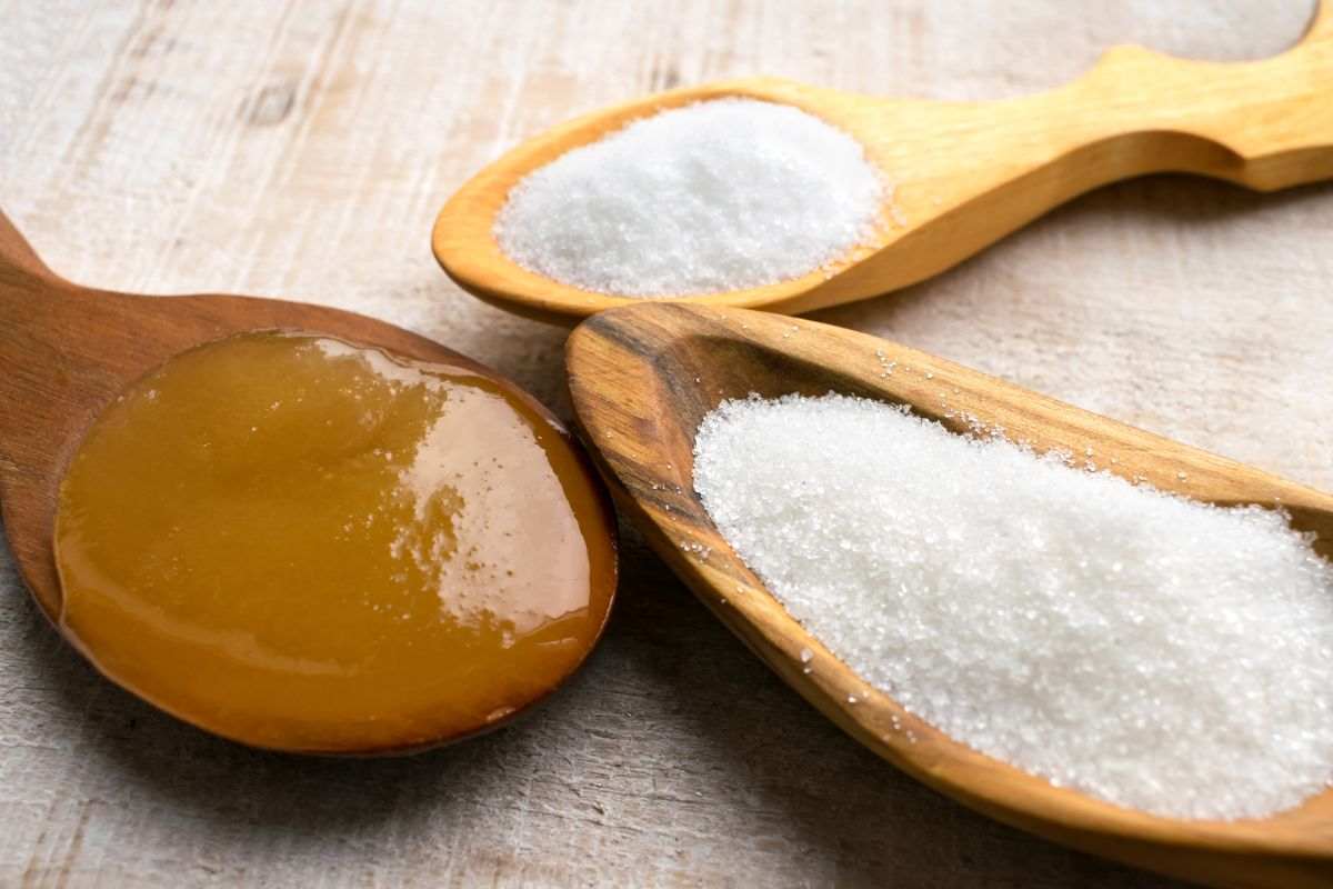 Cucchiai di zucchero e di miele