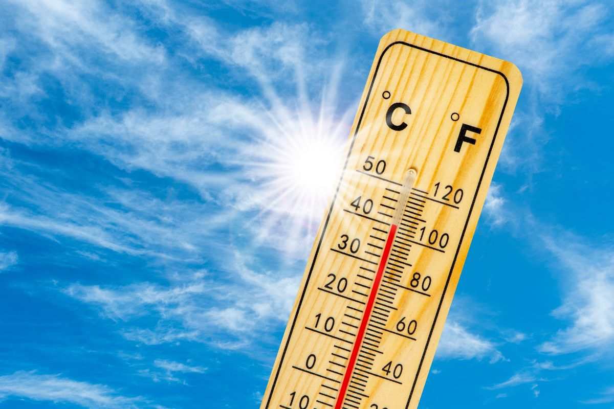 Termometro segna temperatura bollente